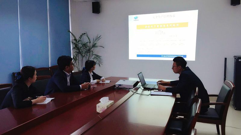 小标题：传统教育与现代教学的碰撞
